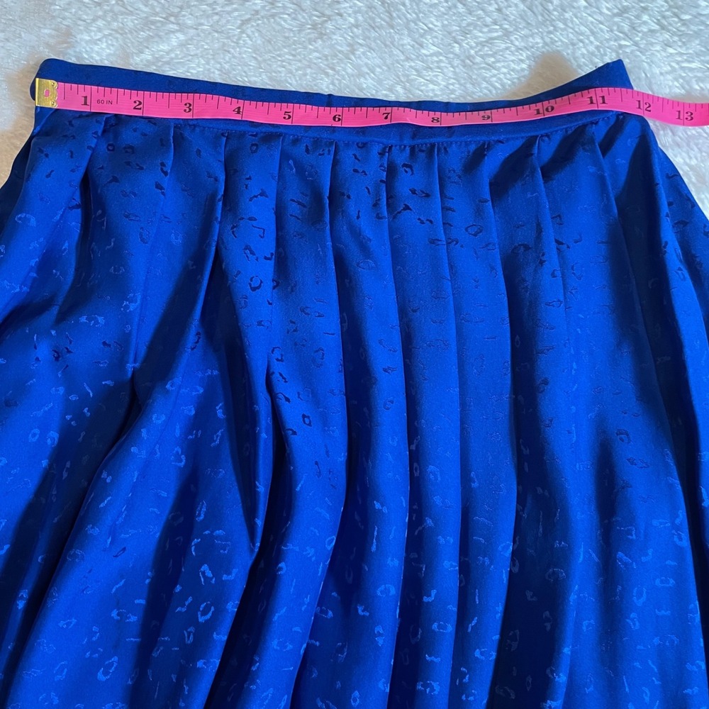 VTG Maggy London Petites Royal Blue 100% Silk Skirt Suit Set Size 2P
Co-ord Set - Picture 7 of 10